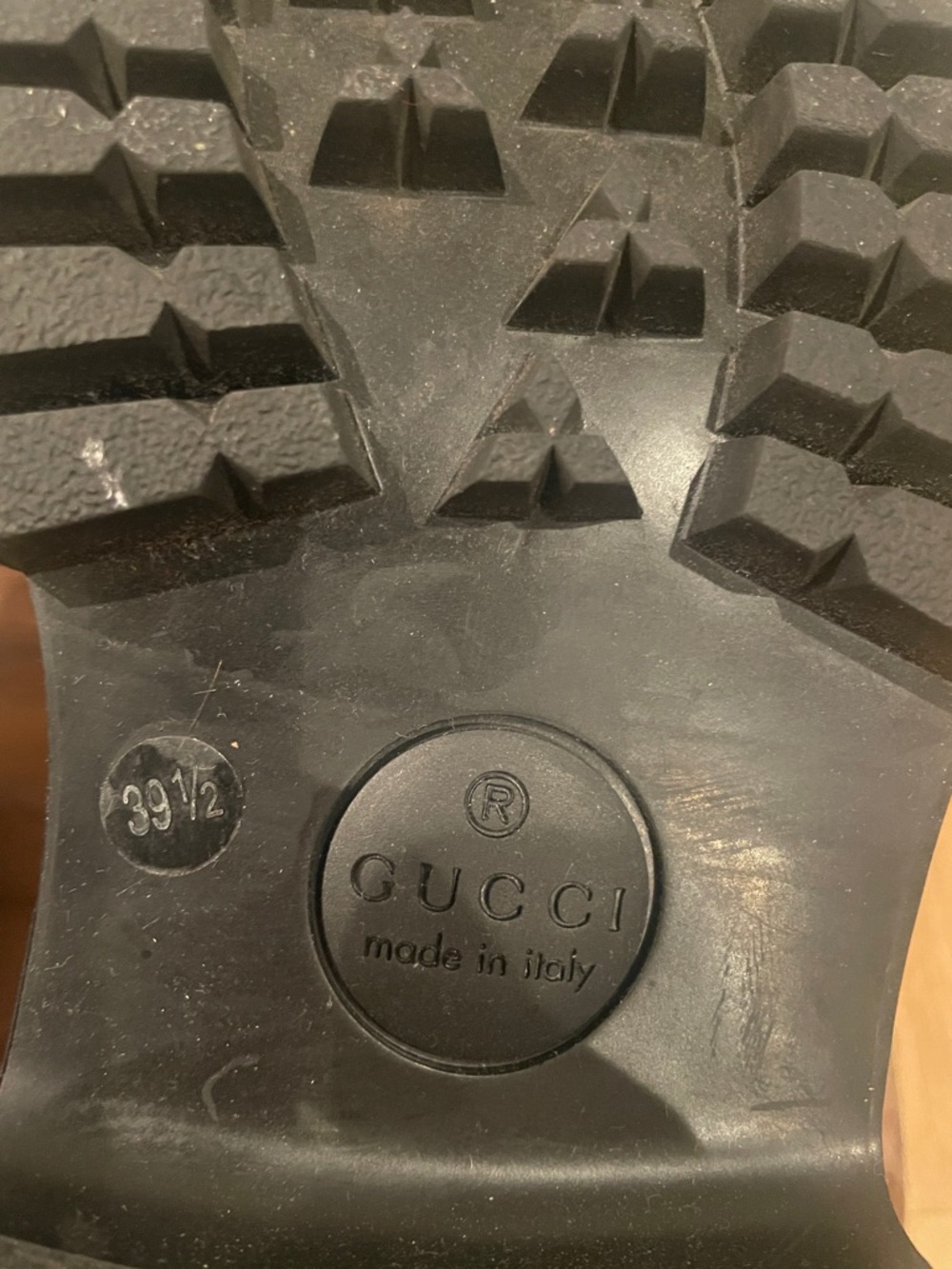 Gucci Cordovan Lux in Mysric White. Lug Sole Loafers. Navy Logo w/ Gold Chain - Picture 13 of 13